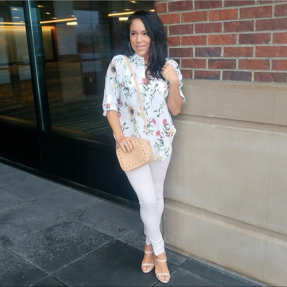 Ivory floral patterned top, NWT - Picture 3 of 6